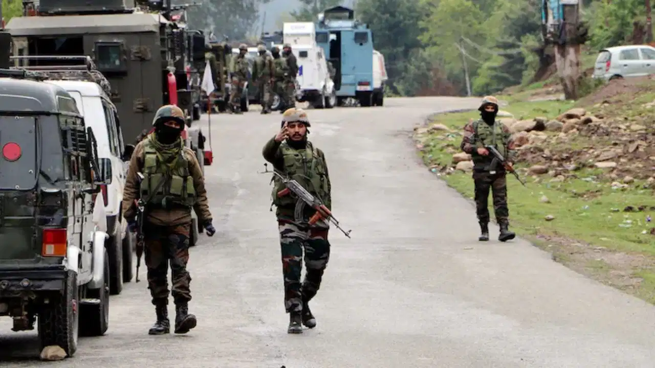 Poonch Rajouri Encounter Updates: जम्मू-कश्मीर में 12 से ज्यादा ठिकानों पर घेराबंदी, सेना और पुलिस का संयुक्त महाअभियान