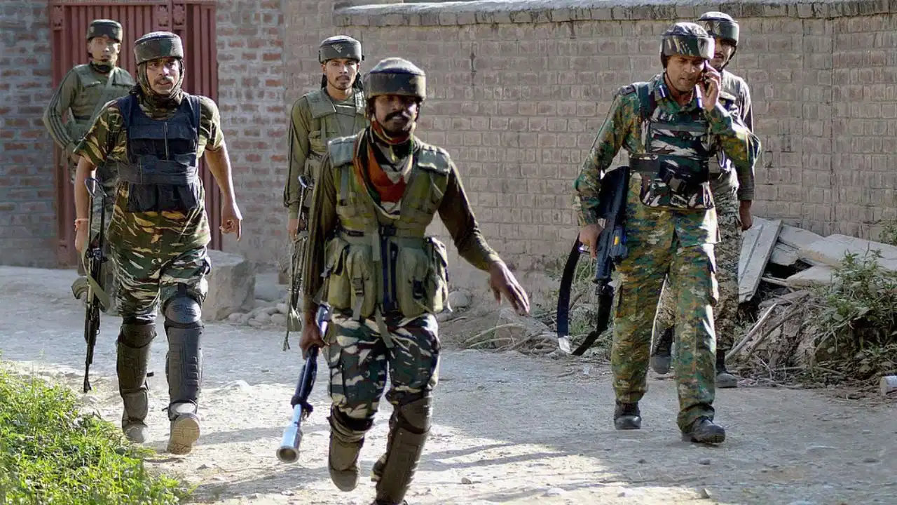 Budgam Encounter: बडगाम में सेना का ‘ऑपरेशन अशदार’, सुरक्षाबलों ने मार गिराया 1 आतंकी; AK राइफल बरामद