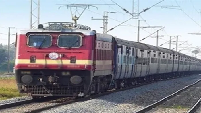 MP Railway Special Train: त्योहारी सीजन में रेलवे का तोहफा; महू-इंदौर-रीवा स्पेशल ट्रेन शुरू, 10 ट्रेनों के फेरे बढ़े