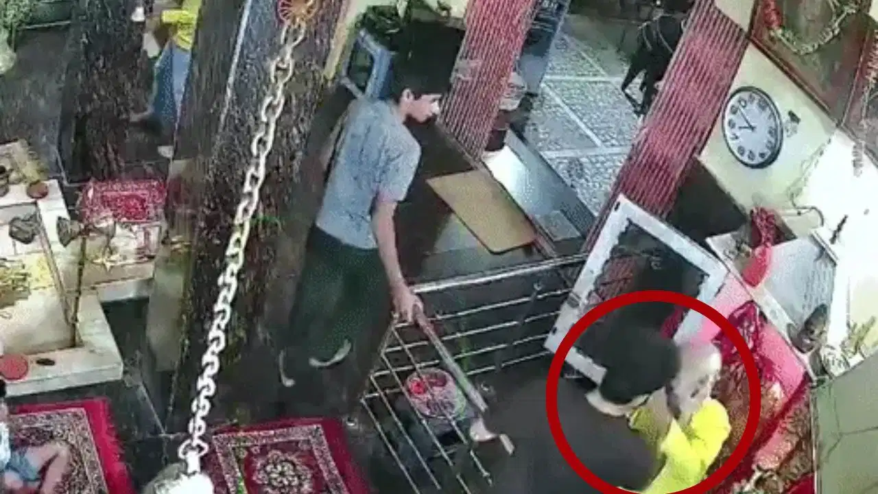 Jaipur Crime News: झोटवाड़ा के मंदिर में 63 वर्षीय पुजारी से मारपीट, कपड़े फाड़े; CCTV में कैद हुई वारदात