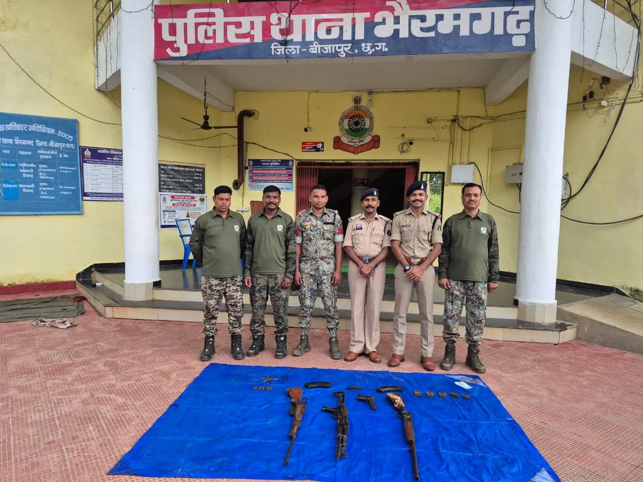 Chhattisgarh Naxal News: बीजापुर में जमीन के नीचे गाड़कर रखे गए थे हथियार; भैरमगढ़ पुलिस ने जब्त किए 76 जिंदा राउंड