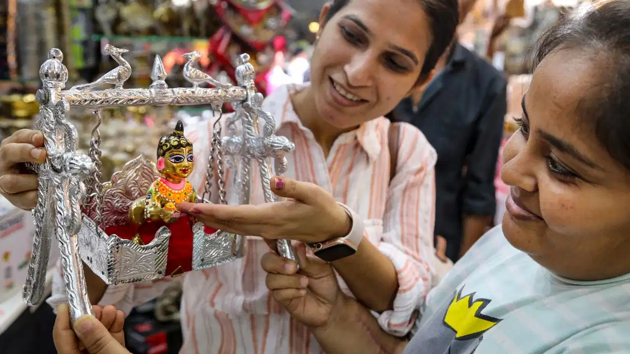 श्रीकृष्ण जन्मोत्सव का पावन पर्व: जन्माष्टमी व्रत के नियम और सही खान-पान की विधि