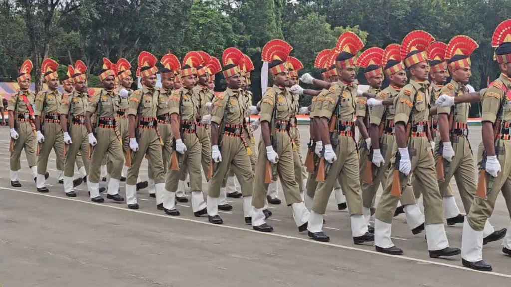 हजारीबाग में भारत की ‘प्रथम रक्षा पंक्ति’ का हिस्सा बने 140 जवान, IG धीरेंद्र संभाजी कुटे ने ली सलामी