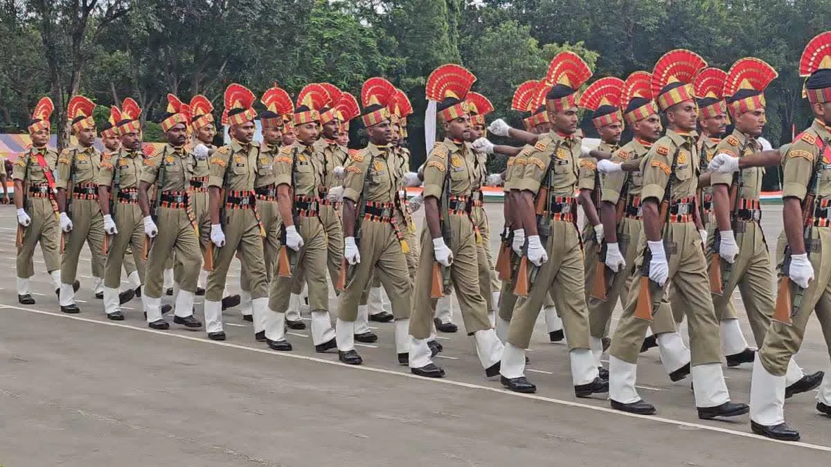 हजारीबाग में भारत की ‘प्रथम रक्षा पंक्ति’ का हिस्सा बने 140 जवान, IG धीरेंद्र संभाजी कुटे ने ली सलामी
