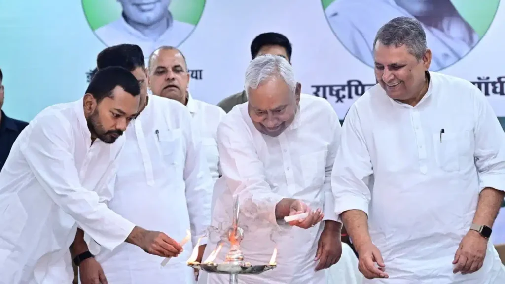 JDU Training Camp Patna: जेडीयू के प्रबोधन कार्यक्रम में निशांत कुमार के संबोधन के सियासी मायने, नीतीश की विरासत पर पार्टी का जोर