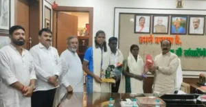 Chhattisgarh Kabaddi Player News: रायपुर में डिप्टी सीएम अरुण साव ने संजू देवी को दी बधाई, अंतरराष्ट्रीय अनुभव से युवाओं को मिलेगी प्रेरणा