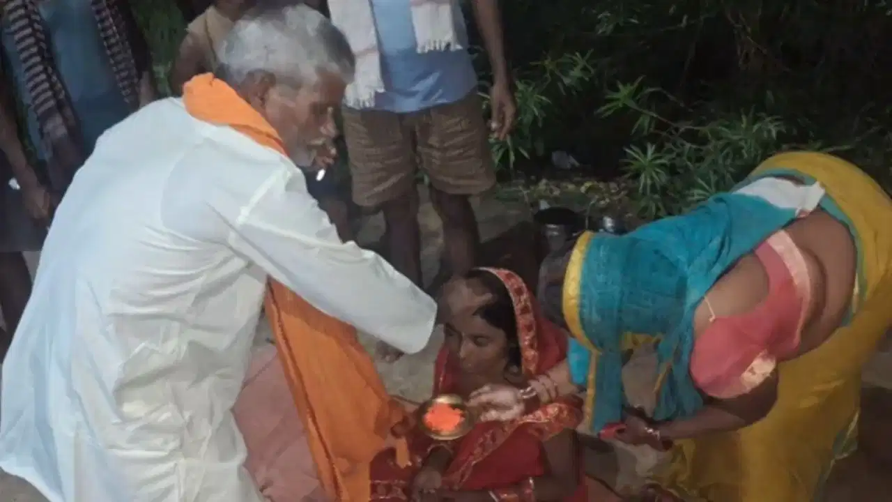 Lakhisarai Unique Marriage: 60 साल का दूल्हा, 23 की दुल्हन; बिहार के लखीसराय में अनोखी शादी का वीडियो वायरल