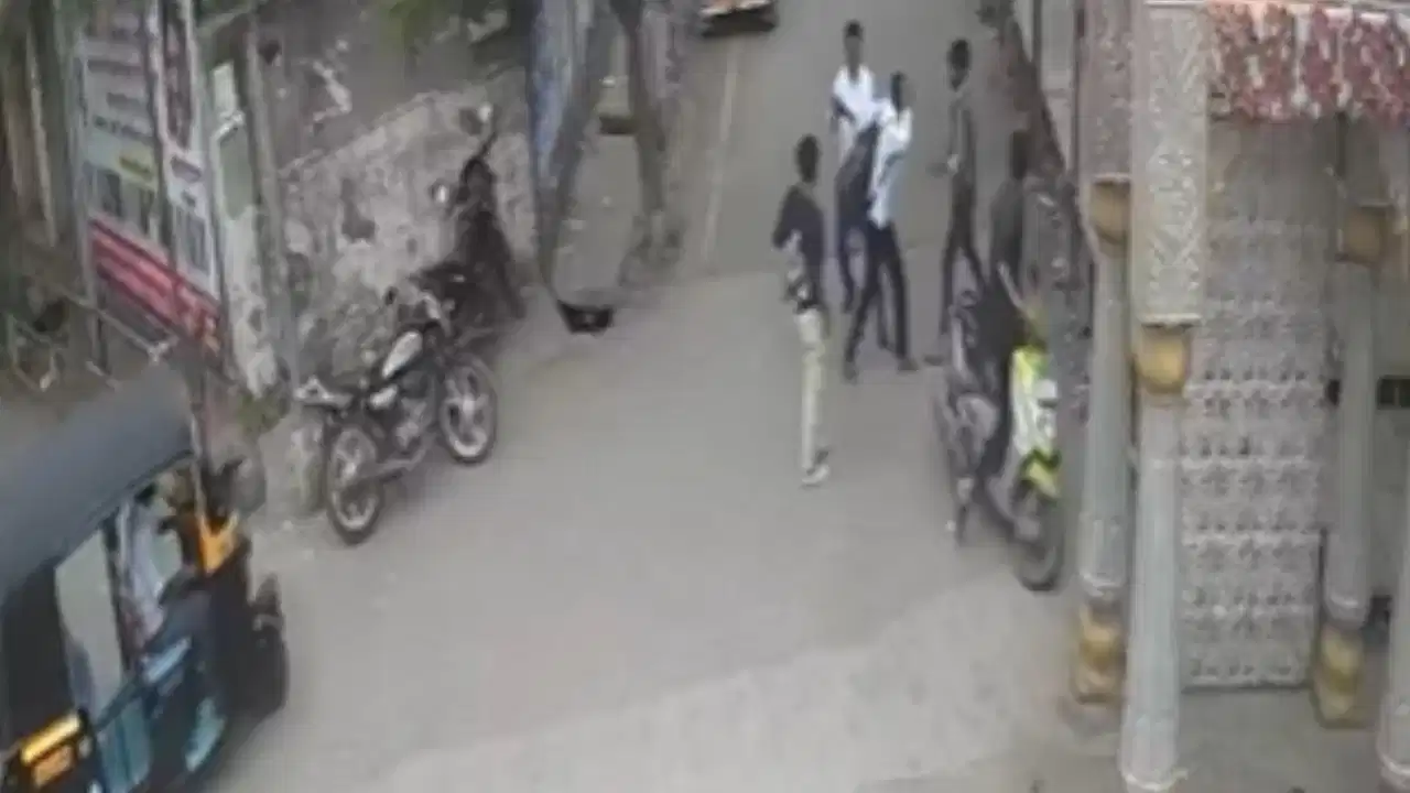 Latur Crime News: ठाकरे चौक पर छात्रों पर कोयते और दरांती से हमला, ऑटो चालक समेत चार गिरफ्तार, एक नाबालिग हिरासत में