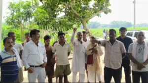 मधेपुरा रेल इंजन फैक्ट्री के खिलाफ ग्रामीणों का फूटा गुस्सा: ‘रोजगार दो या फैक्ट्री बंद करो’ का दिया अल्टीमेटम