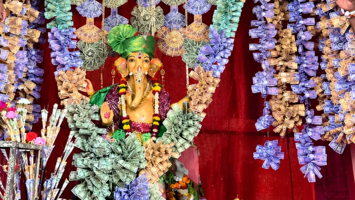 Ganesh Utsav Ujjain: बड़नगर में 21 लाख की करेंसी से हुआ भगवान गणेश का श्रृंगार! 6 CCTV और 24 घंटे पहरे में पंडाल