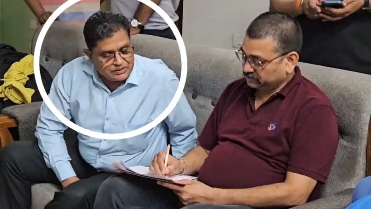 Mandla CMO Bribe Trap: मंडला में लोकायुक्त की बड़ी कार्रवाई; 2 लाख रुपये की रिश्वत लेते रंगेहाथ पकड़ा गया CMO गजानन नाफड़े