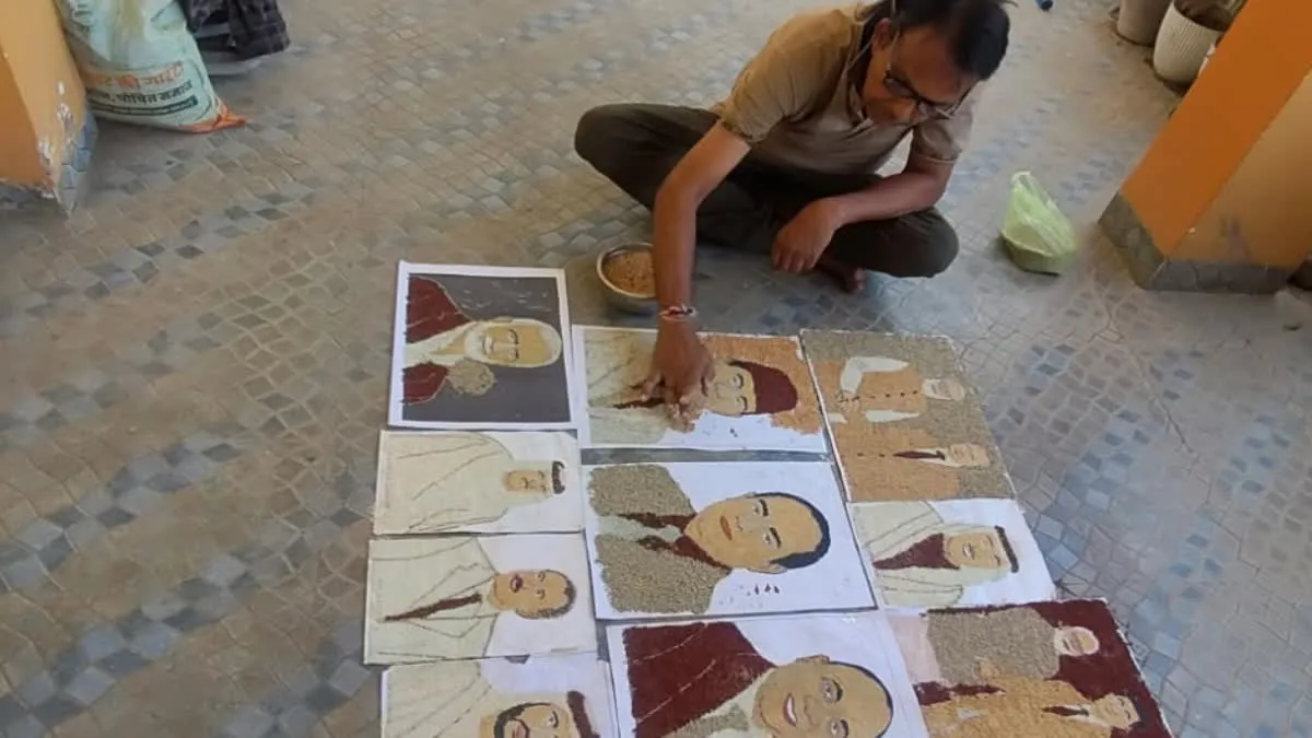 अनाज के दानों से विदेशी मेहमानों का अनोखा स्वागत: नर्मदापुरम के किसान ने दिखाई अनूठी कला