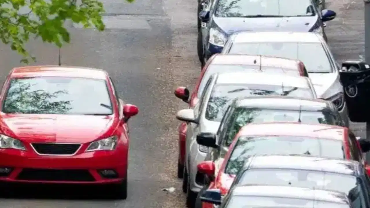 Delhi High-Tech Parking News: इलेक्ट्रिक वाहनों को पार्किंग फीस में 50 प्रतिशत की छूट, एनडीएमसी ने दी प्रस्ताव को मंजूरी