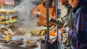 Noida Street Food Hub: इंदौर की ‘56 दुकान’ की तर्ज पर नोएडा में बनेंगे 2 नए फूड मार्केट, 24 घंटे खुले रहने का प्रस्ताव