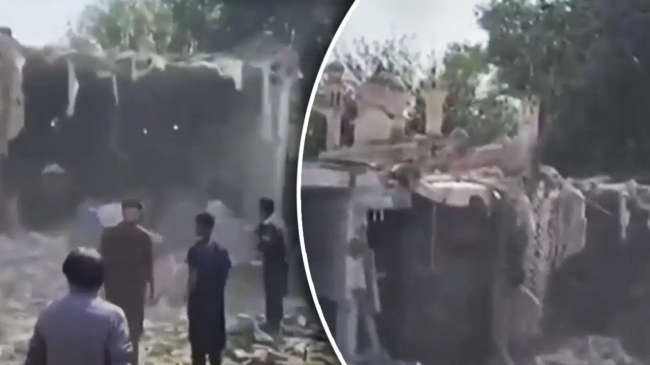 Pakistan Kohat Mosque Blast: खैबर पख्तूनख्वाह की मस्जिद में जुमे की नमाज के दौरान जोरदार धमाका, 5 जवानों समेत 15 की मौत