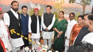 अखिलेश यादव संग दिखे योगी के मंत्री राकेश सचान: राज्यसभा चुनाव के बीच तस्वीर ने बढ़ाई सियासी सरगर्मी