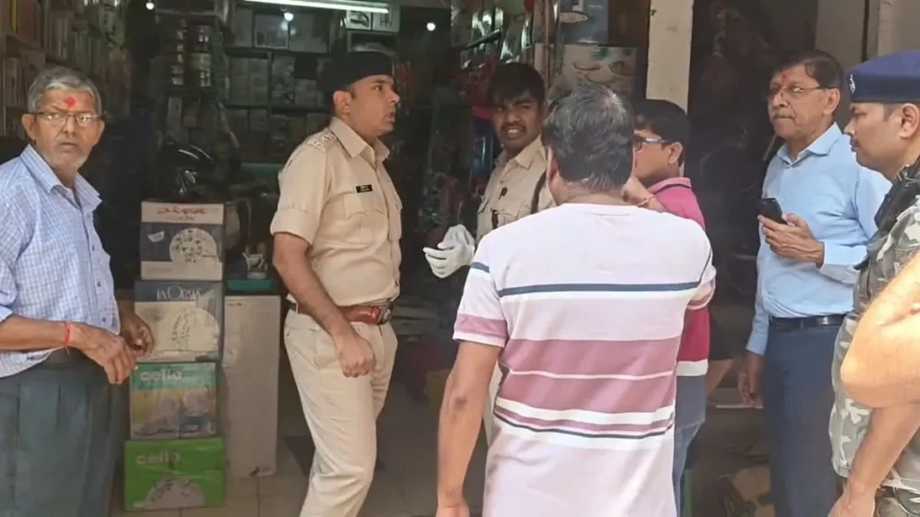 Ranchi Crime News: पुलिस सुरक्षा को ठेंगा! रांची के सबसे व्यस्त अपर बाजार में 20 लाख से अधिक की चोरी; व्यापारियों में गुस्सा