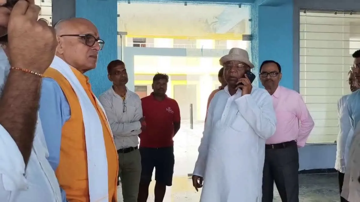 सीधी के मझौली सीएम राइज स्कूल में औचक निरीक्षण: सांसद और विधायक ने जांची व्यवस्थाएं