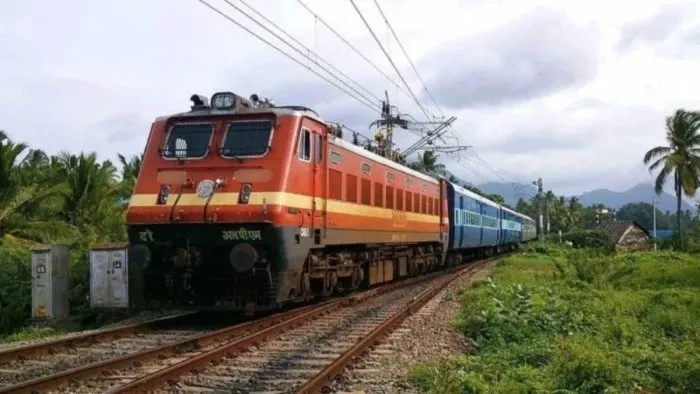 MP-CG Train Cancellation: नॉन-इंटरलॉकिंग कार्य के चलते हैदराबाद-रक्सौल और तिरुपति एक्सप्रेस समेत कई ट्रेनें निरस्त