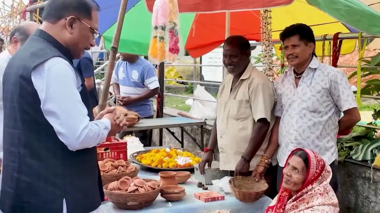 Chhattisgarh CM News: मीरा के पसरे पर अचानक पहुंचे सीएम विष्णुदेव साय, सेवा संकल्प अभियान के तहत दिया आत्मनिर्भरता का संदेश