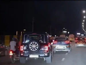 Mahindra Thar Accident Delhi: रोड रैश गेम जैसा दिखा खौफनाक मंजर, तेज रफ्तार थार की टक्कर से बाइक सवार घायल