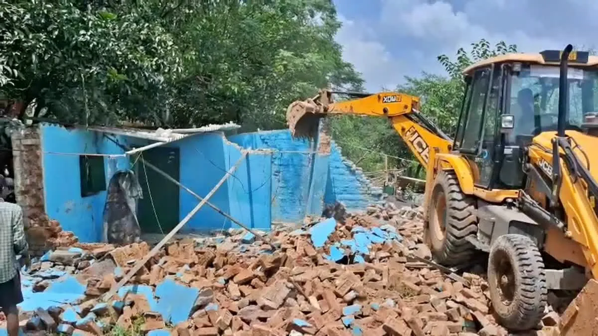 Ranchi News Update: सैटेलाइट चौक पर चले बुलडोजर से बिगड़े हालात; बाईपास जाम, पुलिस से भिड़े आक्रोशित लोग