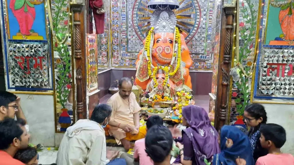 Ganesh Utsav Vidisha: बंटी नगर में सजी ‘गोकुलधाम सोसाइटी’ की अनोखी झांकी; सिद्ध गणेश मंदिर में लगी भक्तों की कतार