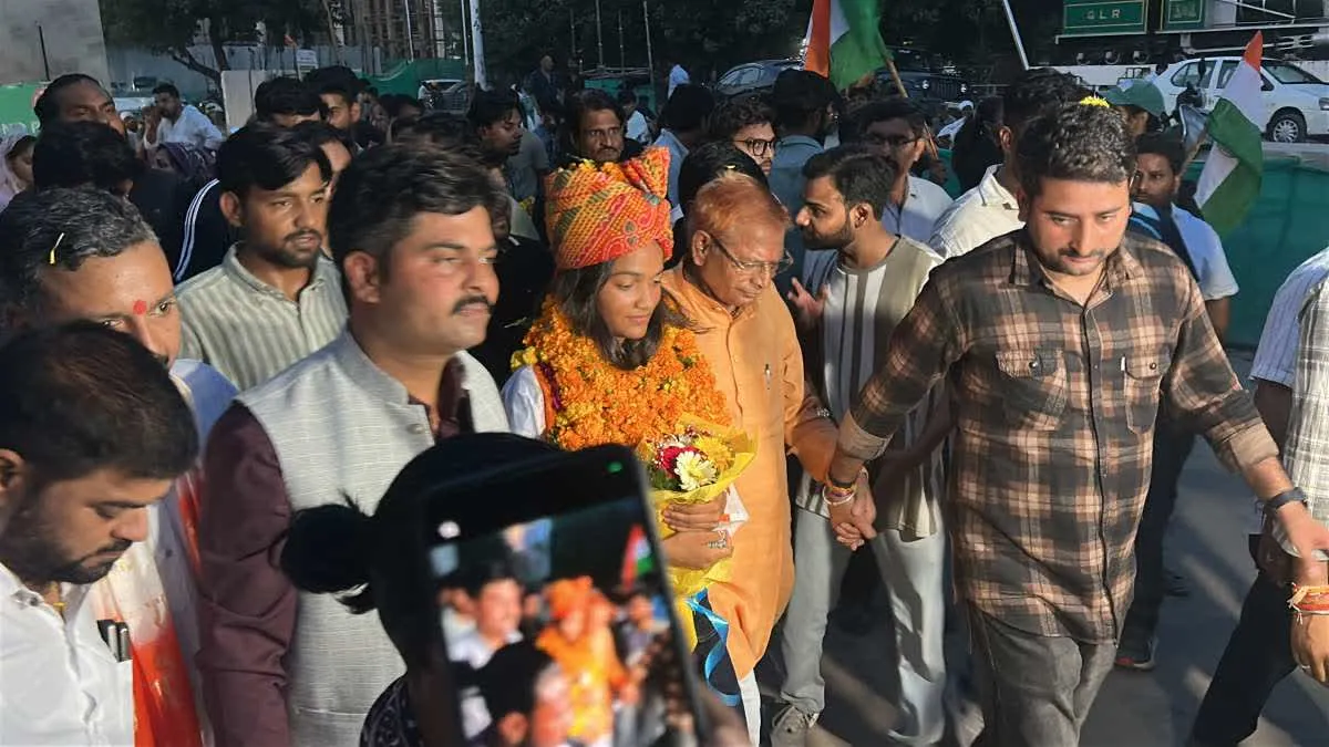 Gwalior News: एशिया कप में भारत को चैंपियन बनाकर ग्वालियर लौटीं कृष्णा शर्मा; रेलवे स्टेशन पर हुआ भव्य स्वागत