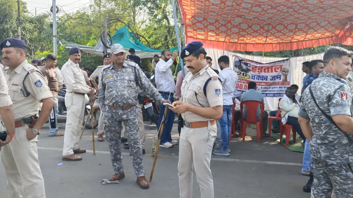 Bhopal News: सोशल मीडिया पर भड़काऊ पोस्ट डालने वालों पर पुलिस की पैनी नजर, प्रशासन ने लोगों से की शांति की अपील