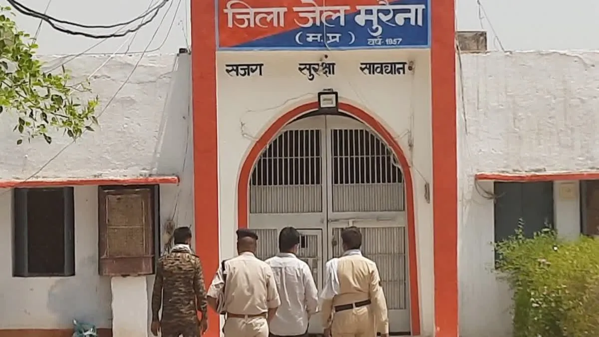 Morena Crime News: मुरैना जेल उप अधीक्षक को 60 हजार के इनामी कल्ली गुर्जर ने दी गोली मारने की धमकी