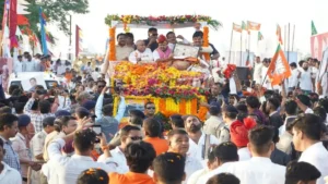 Ujjain Politics: उज्जैन महापौर मुकेश टटवाल को बीजेपी रथ से उतारा; बाबा साहेब प्रतिमा के पास बैठ जताया विरोध