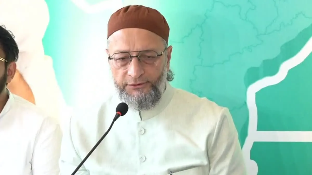 Owaisi on Uniform Civil Code: ‘समान नागरिक संहिता धार्मिक अधिकारों के खिलाफ’, भोपाल में ओवैसी का तीखा हमला