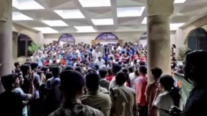 Gwalior News Update: LNIPE में 14 दिन से जारी छात्रों का आंदोलन उग्र, भूख हड़ताल के बीच प्रशासनिक भवन में जड़ा ताला