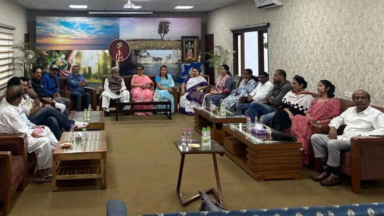 TMC के 20 बागी सांसदों पर दलबदल का शिकंजा: स्पीकर से मांगा 3 हफ्ते का समय; अभिषेक बनर्जी ने लगाए हैं गंभीर आरोप