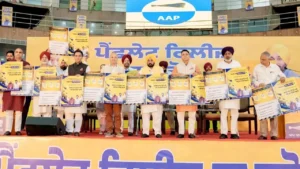 Punjab AAP Campaign: सीएम भगवंत मान ने जारी किया AAP का चुनावी पैम्फलेट; रविवार से शुरू होगा घर-घर प्रचार अभियान