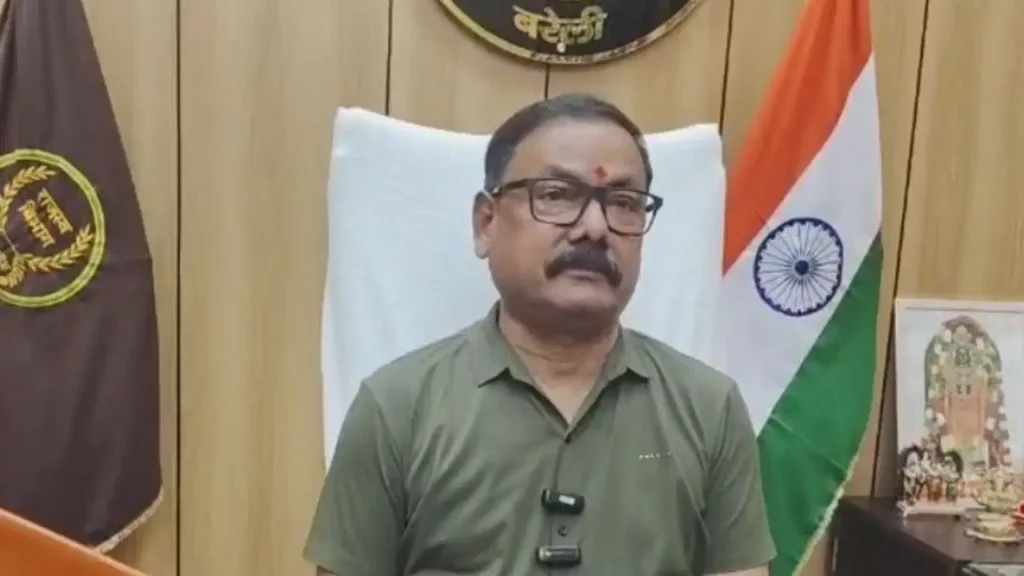 DM Avinash Singh Action in Bareilly: राजस्व वसूली में गबन पर गाज, मीरगंज और फरीदपुर तहसील में प्रशासनिक कार्रवाई