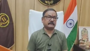 DM Avinash Singh Action in Bareilly: राजस्व वसूली में गबन पर गाज, मीरगंज और फरीदपुर तहसील में प्रशासनिक कार्रवाई