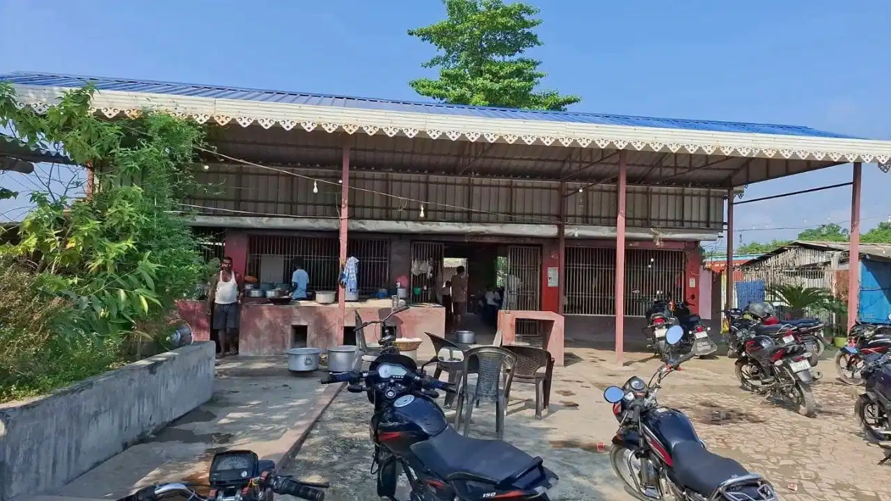 Vaishali Crime News: वैशाली के लालगंज में लाइन होटल पर ताबड़तोड़ फायरिंग, 20 राउंड गोलियां चलने से एक ग्राहक घायल