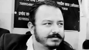MP Nagar Bhopal Incident: स्ट्रीट लाइट के खुले तार की चपेट में आए दिव्यऋषि तिवारी, ट्रैफिक पुलिस ने बचाने की पूरी कोशिश की