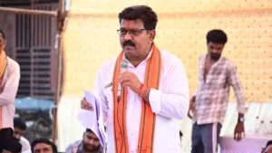 Kawardha News: किसानों को काम के लिए रिश्वत न देने की हिदायत, लापरवाही बरतने पर तहसीलदार निलंबित