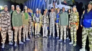 Latehar Coal Smuggling News: लातेहार के मगध कोलफील्ड में CISF की बड़ी कार्रवाई, 35 टन अवैध कोयले से लदा हाइवा ट्रक जब्त