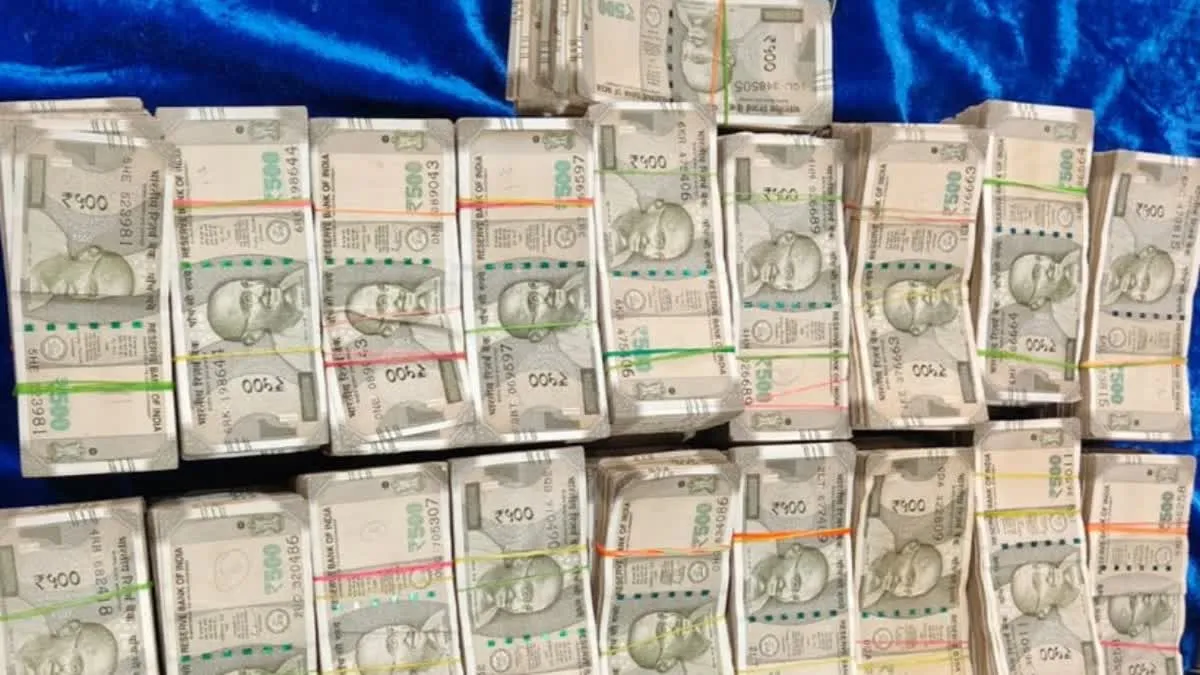 Raipur 53 Lakh Theft Case: रायपुर में 53 लाख की उठाईगिरी का खुलासा, गीजर और टीवी में छुपाए गए थे पैसे; दो शातिर गिरफ्तार