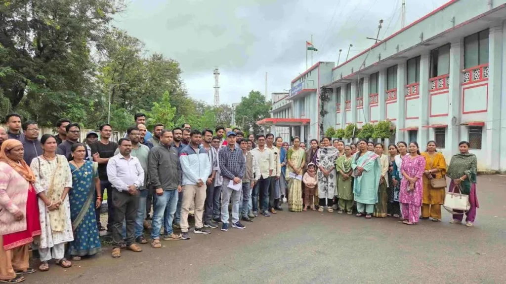 Jagdalpur News: बस्तर में छात्रावास अधीक्षक संघ की एक दिवसीय सांकेतिक हड़ताल, 5 सूत्रीय मांगों को लेकर दी उग्र आंदोलन की चेतावनी
