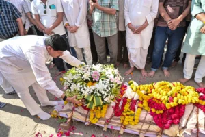 Ujjain Latest News: आरएसएस प्रचारक विनोद कुमार की अंतिम यात्रा में शामिल हुए सीएम मोहन यादव, नम आंखों से दी विदाई