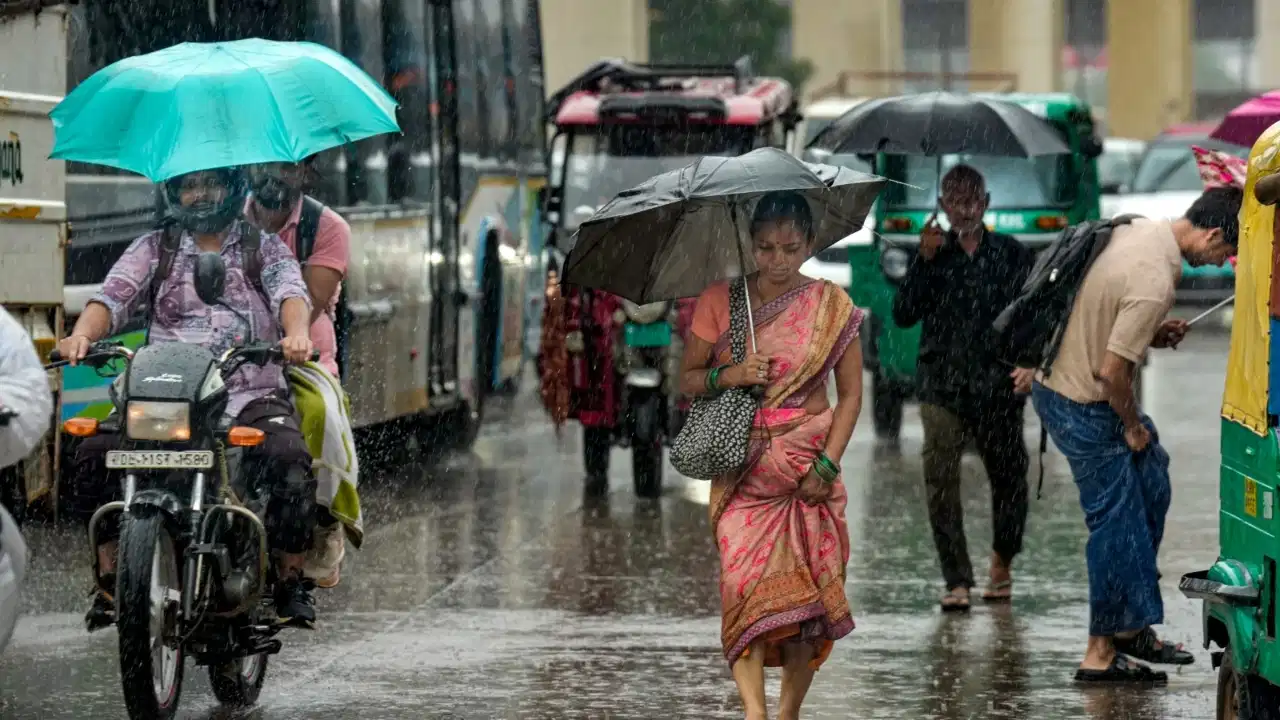 Weather News Today: यूपी-बिहार से लेकर दिल्ली तक छाएंगे बादल, जानें आपके राज्य में कैसा रहेगा मौसम