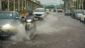 Aaj Ka Mausam: देश के कई राज्यों में बदला मौसम का मिजाज, दिल्ली-एनसीआर से लेकर दक्षिण भारत तक बारिश और आंधी का अलर्ट