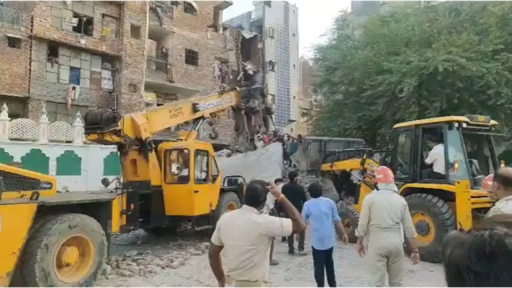 Seemapuri E-Block Accident: चार मंजिला मकान गिरने से मची अफरा-तफरी, 7 लोगों को सुरक्षित निकाला गया, कई घायल