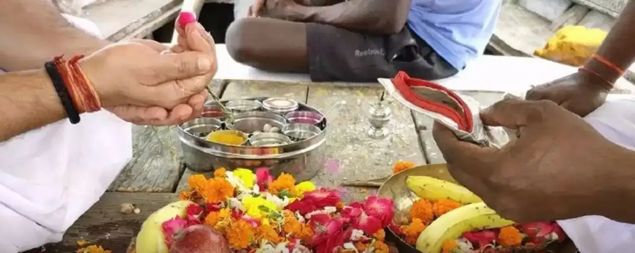 Pitru Paksha 2026 Ashtami: अष्टमी श्राद्ध पर नारियल और तिल के तेल का प्रयोग क्यों है वर्जित? जानें नियम और पूजन विधि