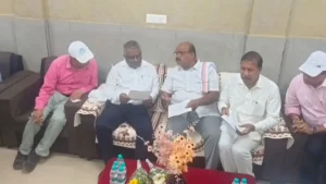 SECR GM Tarun Prakash Visit: चांपा और नैला रेलवे स्टेशन पर सुपरफास्ट ट्रेनों के ठहराव की उठी मांग, मिली सौगात
