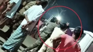 मुजफ्फरपुर में पुलिस की शर्मनाक करतूत: अंतरजातीय विवाह से जुड़ी समस्या को लेकर पहुंची महिला को बाल पकड़कर घसीटा